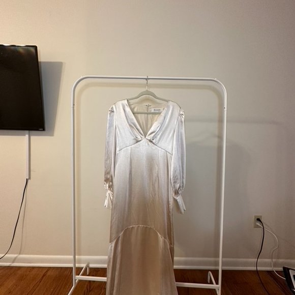 Aleah Long Sleeve Satin Gown - M - Picture 5 of 5